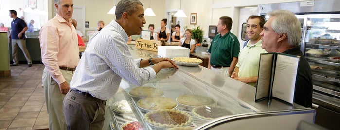 Bingham's Family Restaurant is one of Places to buy newspaper,food, &misc..