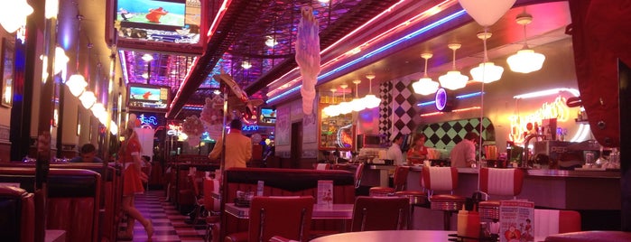 Beverly Hills Diner is one of Поесть.