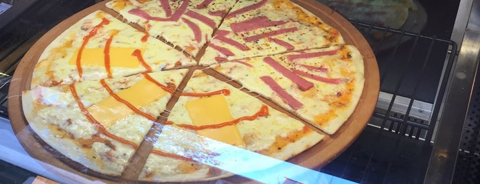 The Newyorker Pizza is one of Yasemin'in Beğendiği Mekanlar.