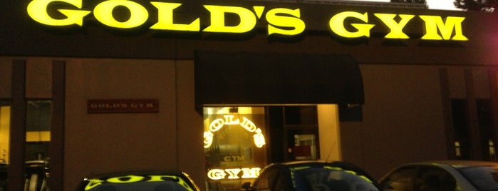 Gold's Gym is one of Johnさんのお気に入りスポット.