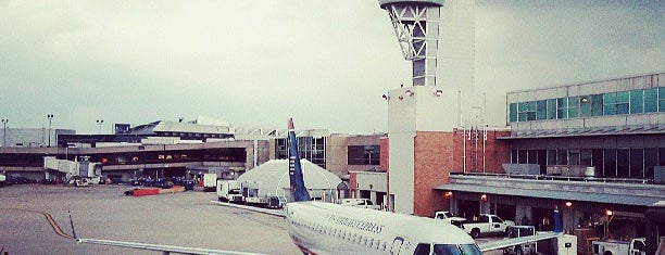 Aéroport international de Philadelphia (PHL) is one of Lieux qui ont plu à Duane.