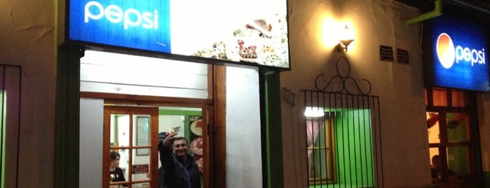 Al Tiro Pizza is one of Tempat yang Disukai Rodrigo.