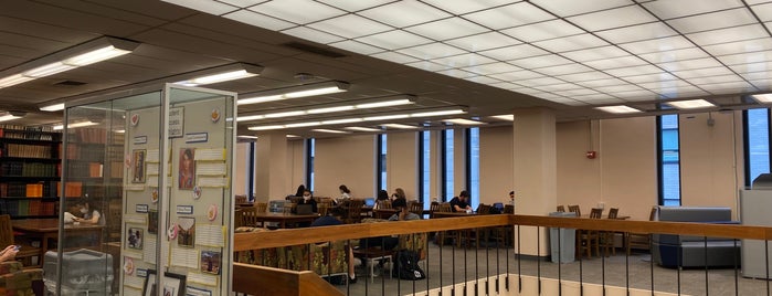 Pace University Birnbaum Library is one of สถานที่ที่บันทึกไว้ของ Kimmie.