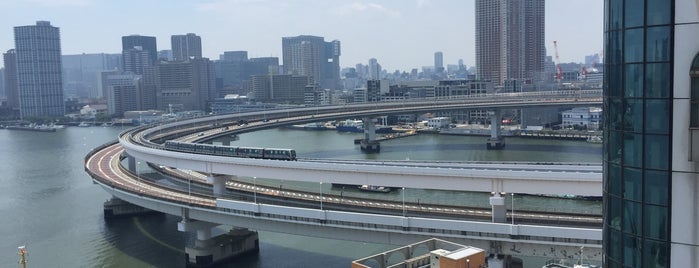 Rainbow Bridge Loop is one of 道路(都心).