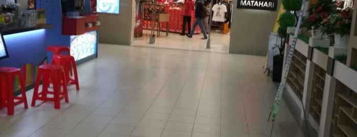 Matahari Department Store Lembuswana Samarinda is one of Yuk Shopping.