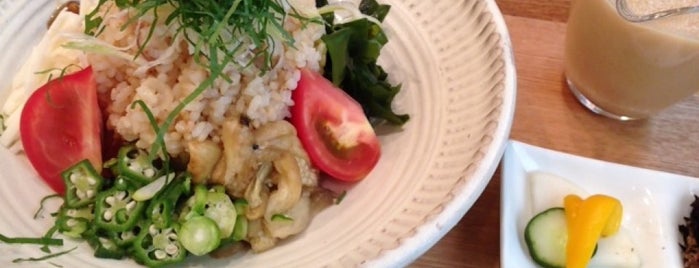 ブラウンライス カフェ&デリ is one of The lunch map around Omote-sando, Tokyo..