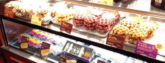 マネケン青山店 is one of Posti che sono piaciuti a fuji.