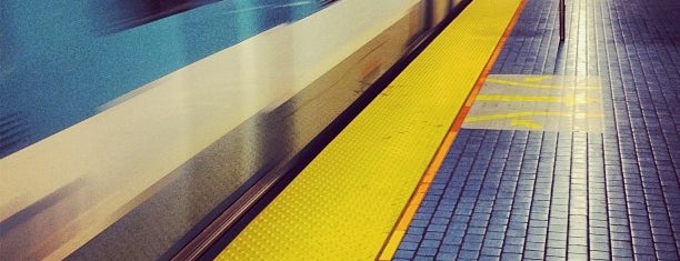 STM Station Jean-Talon is one of Alexandre'nin Kaydettiği Mekanlar.