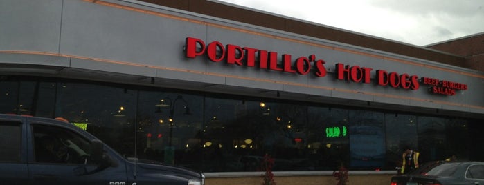 Portillo's Hot Dogs is one of Tempat yang Disukai Jason.