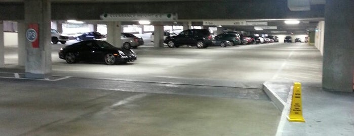 Cox - Parking Deck is one of Locais curtidos por Doug.