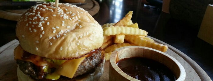 Chris Steaks & Burgers is one of Tempat yang Disimpan Dee.