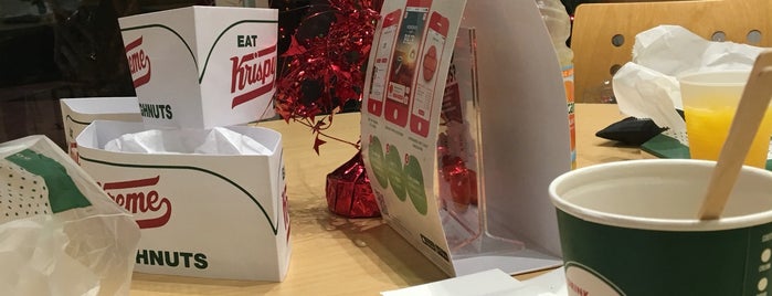 Krispy Kreme is one of Jacquelineさんのお気に入りスポット.