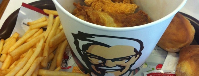 KFC is one of Locais curtidos por Serhan.