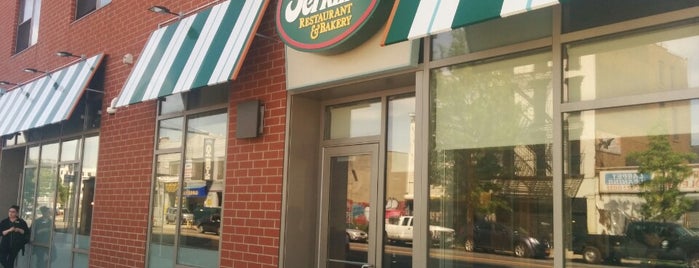 Perkins Restaurant & Bakery is one of Lieux qui ont plu à Hannah.