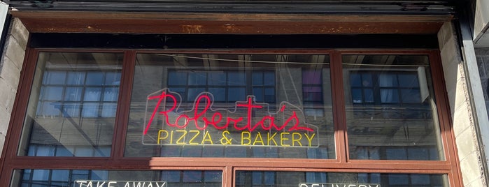 Roberta's Take Out & Bakery is one of Lieux qui ont plu à Tessa.