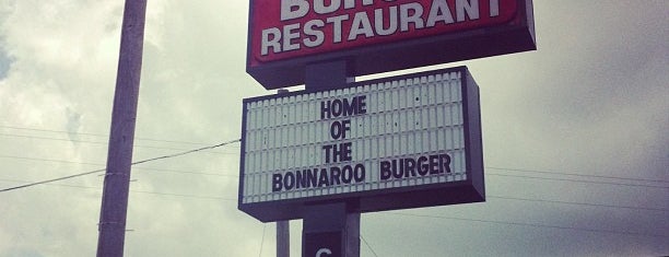 Jiffy Burger is one of สถานที่ที่ Mike ถูกใจ.