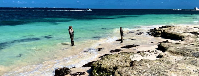 Playa Langosta is one of The 15 Best Quiet Places in Cancún.