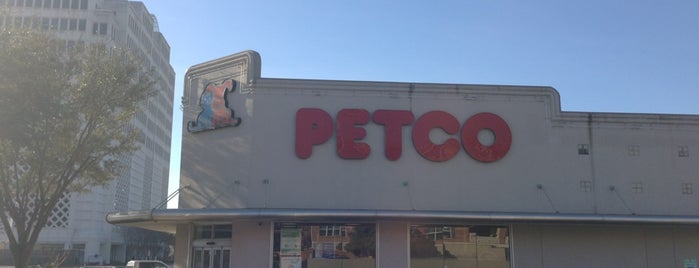 PETCO is one of สถานที่ที่ Zach ถูกใจ.
