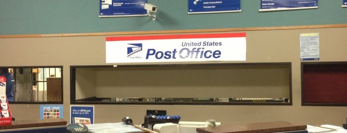 US Post Office is one of Tempat yang Disukai Velma.
