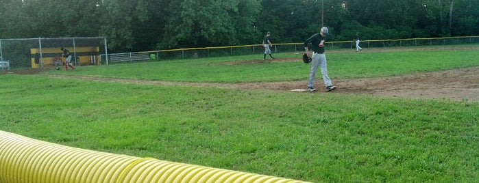 Forest Manor Park Baseball Field is one of สถานที่ที่ Maggie ถูกใจ.