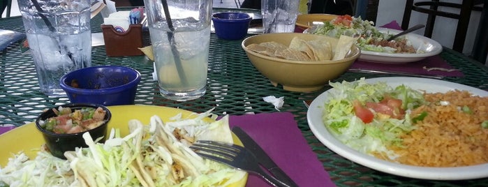 Manuel's Mexican Restaurant & Cantina is one of Locais curtidos por Julie.