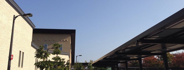 Settsu-shi Station (HK67) is one of 京阪神の鉄道駅.