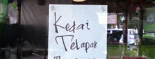 Kedai Telapak (Telapakers Office) is one of Pernah singgah :D.