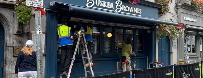 Busker Brownes Bar is one of Michael'in Beğendiği Mekanlar.