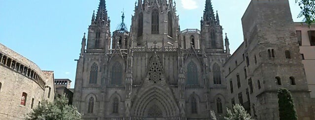 Catedral da Santa Cruz e Santa Eulália is one of Ruta a Ciutat Vella. La ruta arquitectònica.