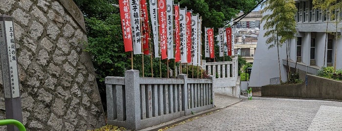 いなり坂 (王子稲荷の坂) is one of All-time favorites in Japan.