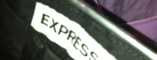 Express Factory Outlet is one of Lieux qui ont plu à Steve.