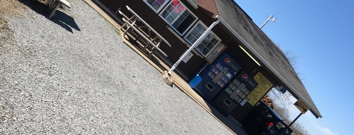 Fossie Bar-B-Que is one of Favorite Places in Dickson TN.