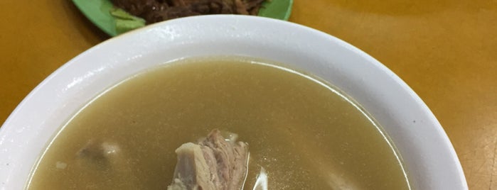 S933 Bak Kut Teh is one of late-night joints.