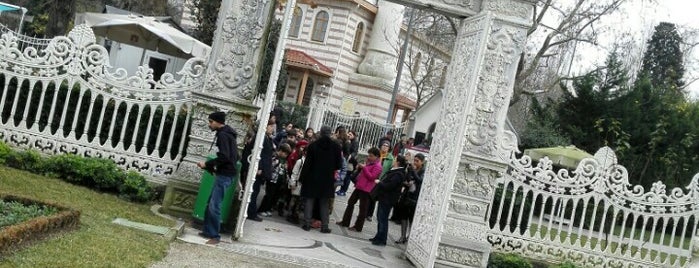 Küçüksu Kasrı is one of İSTANBUL'DA MUTLAKA GÖRÜLMESİ GEREKEN 53 YER.
