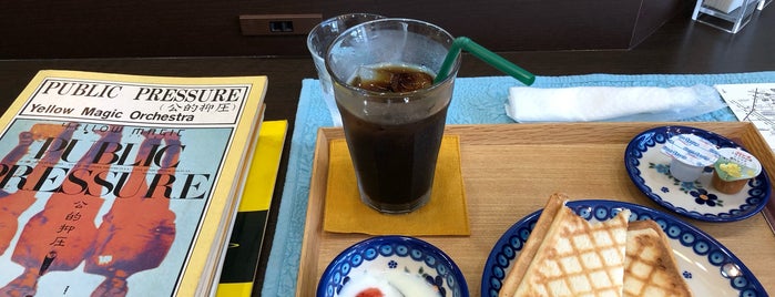 Mew's Tea Room is one of カフェ.