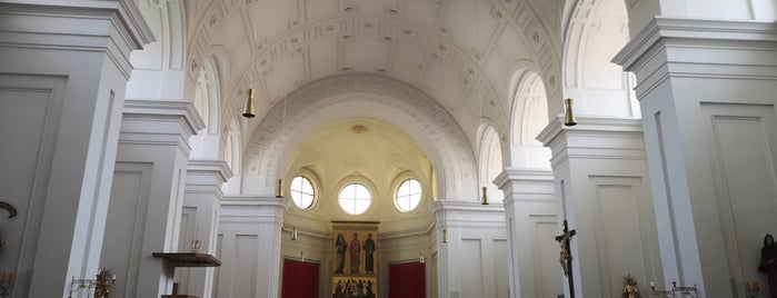 Pfarrkirche St. Joseph is one of Locais curtidos por Peter.