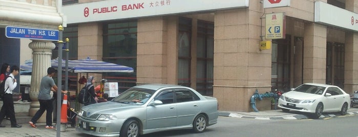 Public Bank is one of Locais curtidos por Howard.