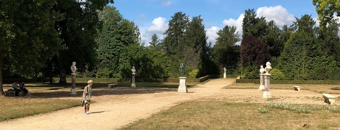 Bosquet de la Reine is one of Versailles.