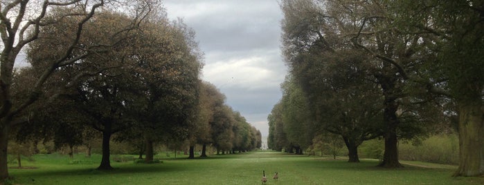 Royal Botanic Gardens is one of Tempat yang Disukai András.