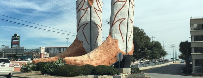 World's Largest Cowboy Boots is one of San Antonio Road Trip.