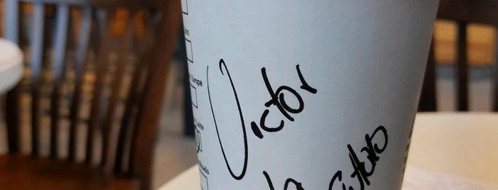 Starbucks is one of Orte, die Monica gefallen.