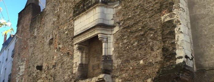 Vestiges de la Maison des Engins is one of Nantes.