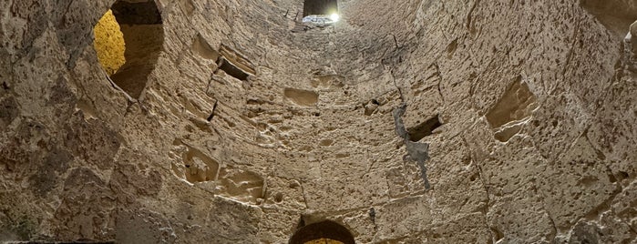Catacombs of Kom El Shoqafa is one of Places to go.