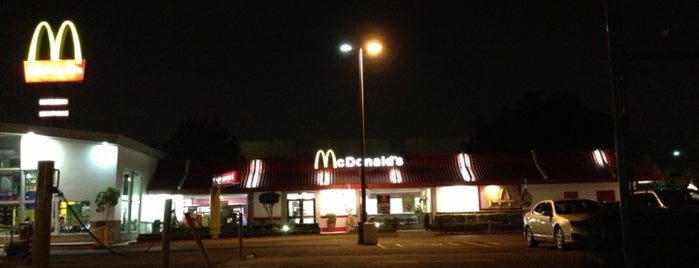 McDonald's is one of Lieux qui ont plu à Luis Arturo.