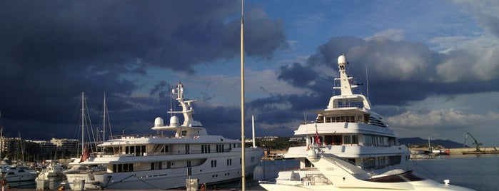 Club Nautic Vilanova is one of Carlos'un Beğendiği Mekanlar.