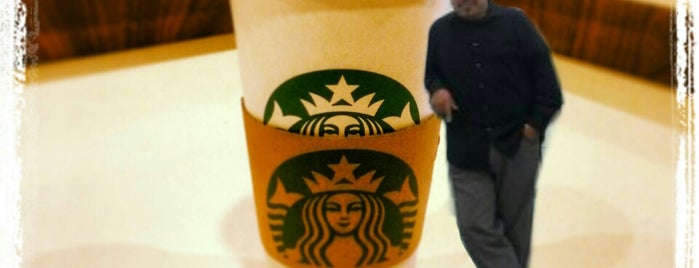 Starbucks is one of Lugares favoritos de Shay.