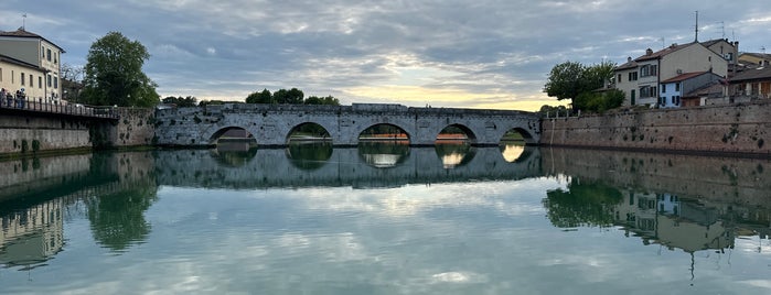 Ponte di Tiberio is one of Traveling.