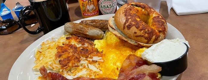 Chompie's Restaurant, Deli, and Bakery is one of PHX Bfast/Brunch in The Valley.