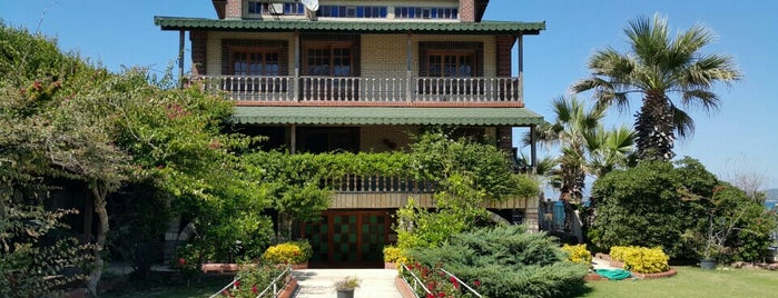 Uz Palace is one of สถานที่ที่บันทึกไว้ของ Ismail.