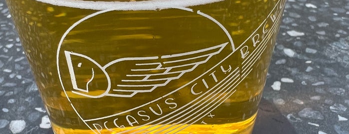 Pegasus City Brewery Downtown is one of Orte, die Martin gefallen.